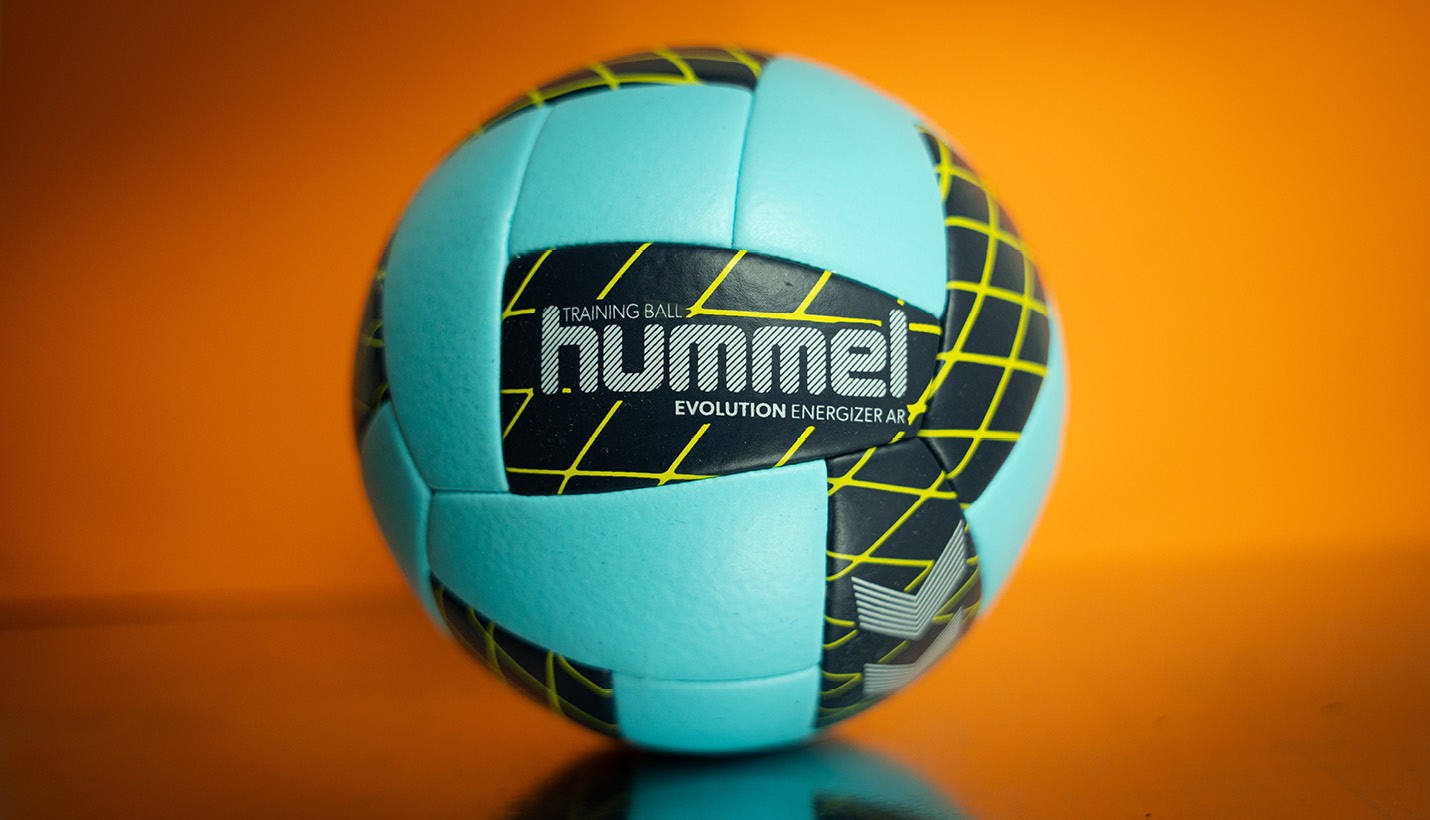 Entdecke die Innovation mit den Hummel Evolution AR-Handbällen